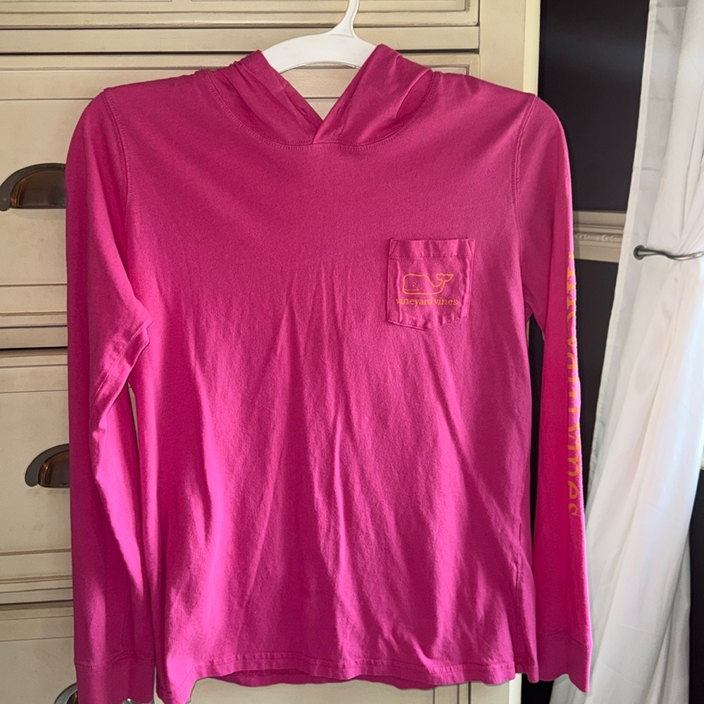 Hot pink vineyard vines long sleeve with hood 💗